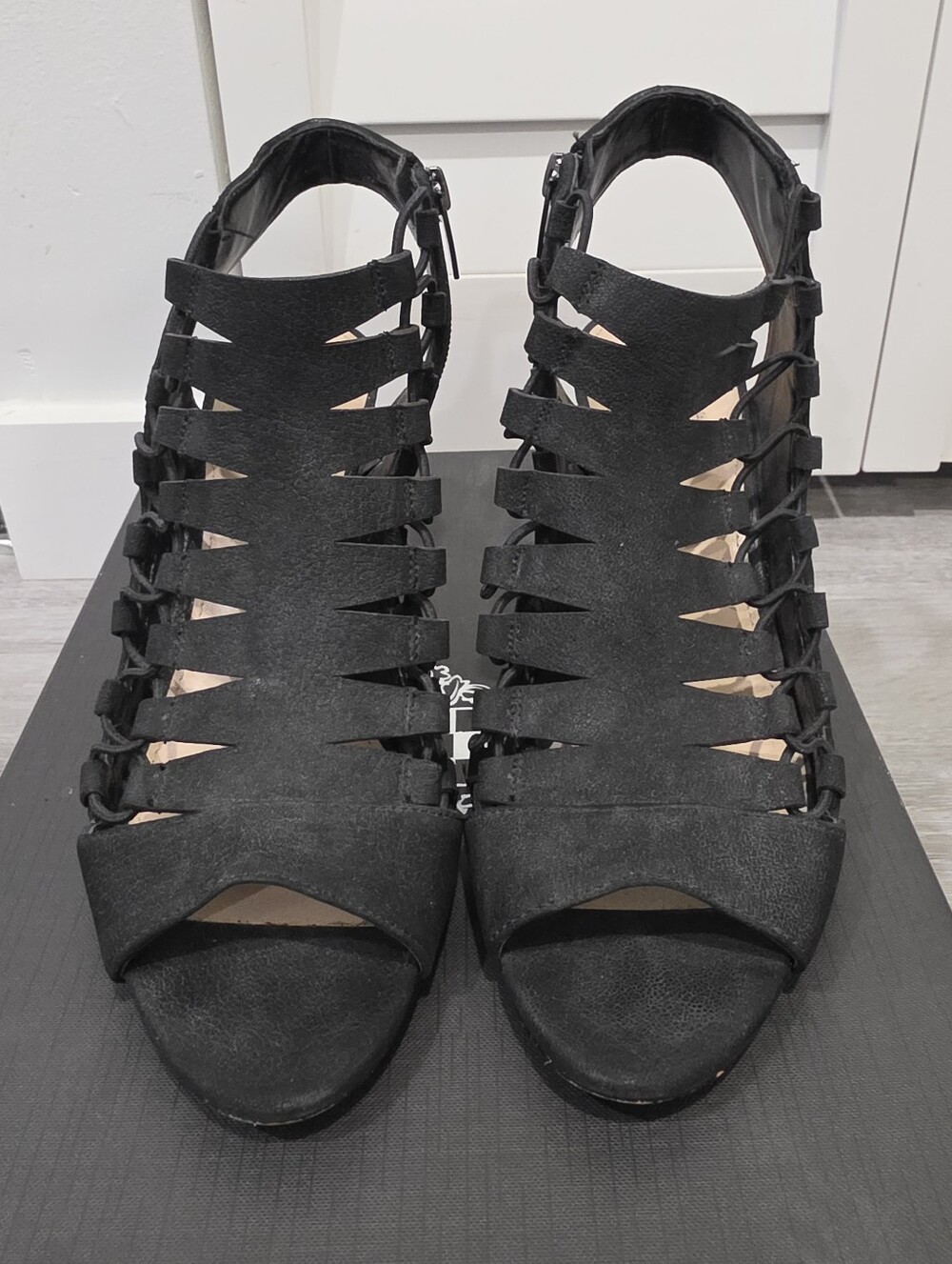 Vince Camuto Briaz Gladiator Suede Sandals Heels in Black  Sz. 8.5
